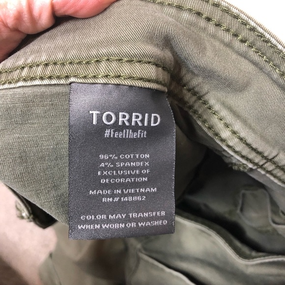 Torrid Olive Green Shorts Plus Size 26 Stretch Denim Utility Gorpcore Grunge - Picture 7 of 8